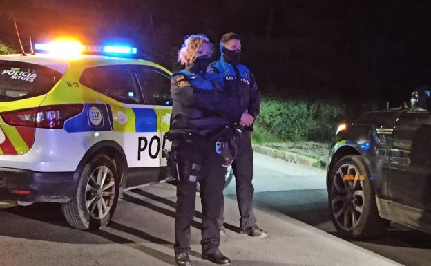 Interceptan en Sitges a un niño de 9 años conduciendo con su madre de copiloto