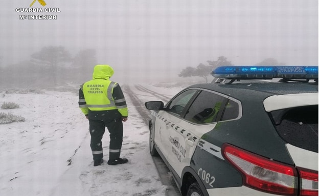 La Guardia Civil mantendrá cortados al tráfico este domingo varios puertos de montaña de Alicante para evitar aglomeraciones
