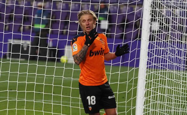 Wass nunca falla: cien partidos como titular en el Valencia CF