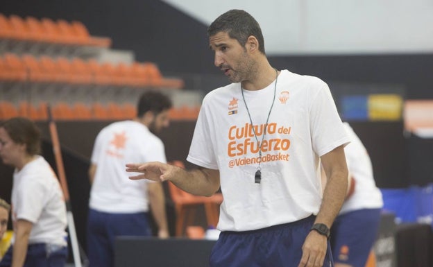 Rubén Burgos, entrenador del Valencia Basket femenino, positivo en coronavirus