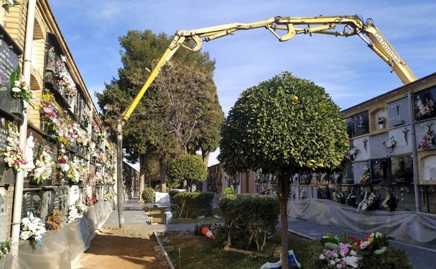 Benetússer renueva el pavimento del cementerio municipal