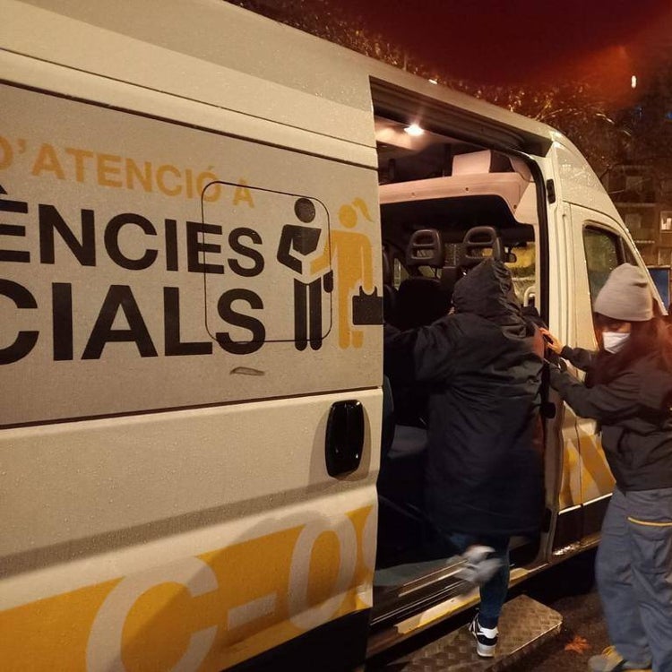 Los albergues rozan el lleno total y se reparten mantas en Valencia