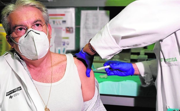 La falta de dosis impide vacunar a sanitarios mientras el Consell promete celeridad