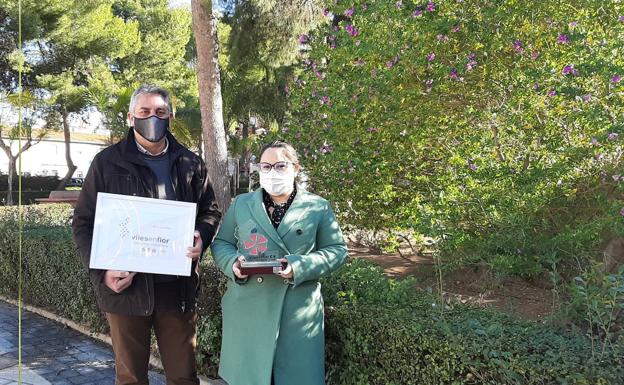 Almussafes revalida sus Tres Flores de Honor en el certamen Villas en Flor