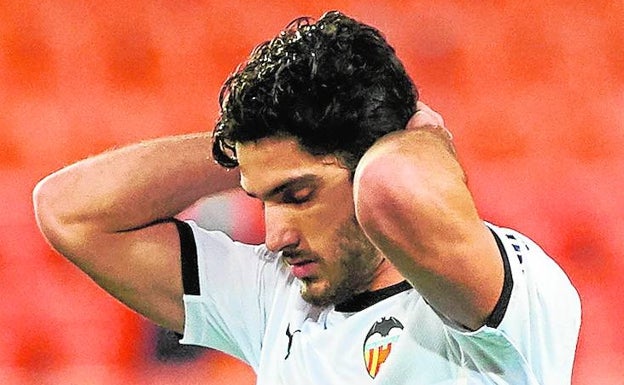 Guedes se examina en la Copa antes de pedir paso en la Liga