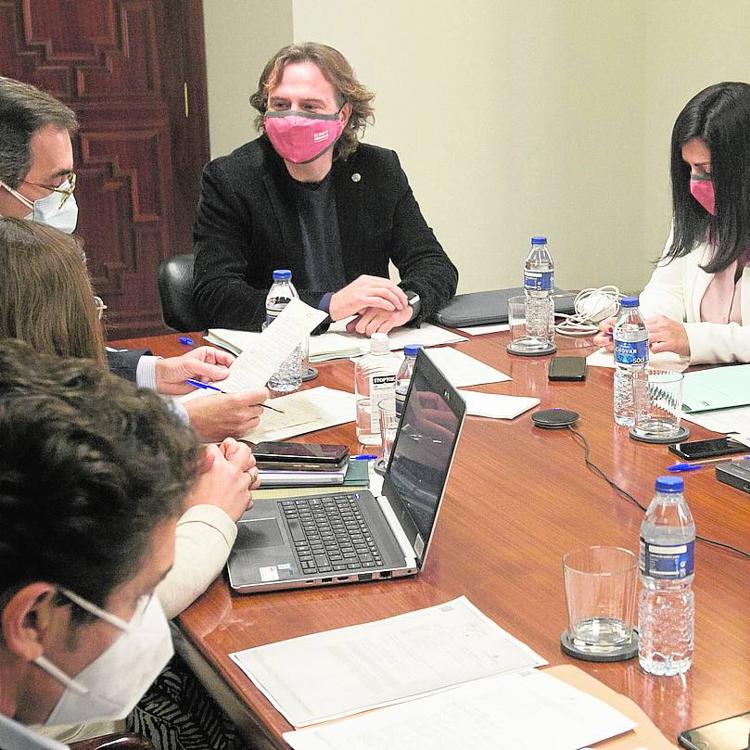 El juez indaga en Irlanda y EE UU en busca de los ladrones del fraude a la EMT