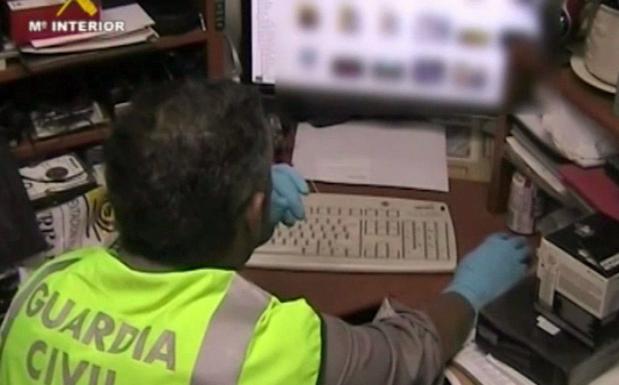 Una voluntaria de una ONG de Valencia se gasta el dinero de un tutelado en alquilar un chófer para que la lleve de compras