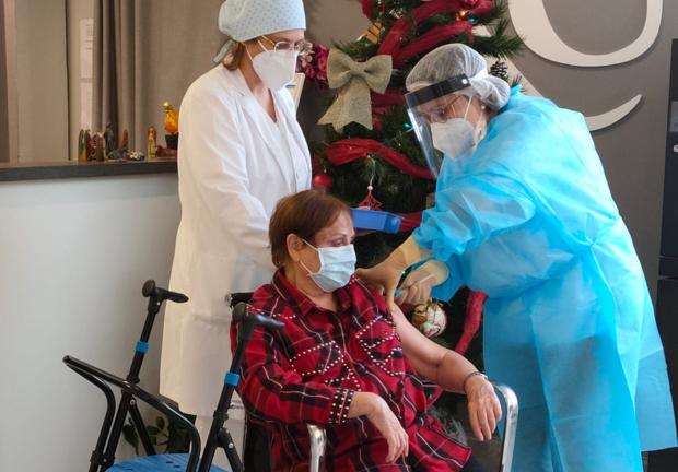 Sanidad frenará el ritmo de las primeras dosis en la Comunitat y prioriza la segunda