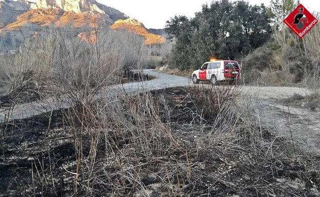 Rescatan a tres jóvenes, uno de ellos un menor de 8 años, que se perdieron dando un paseo en la montaña en Alcoy