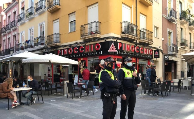 Medio centenar de denuncias, nueve establecimientos sancionados y cinco botellones, balance del fin de semana en Alicante