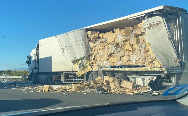 Un trabajador de 33 años, herido tras caerle una tabla de madera desde un cuarto piso en Valencia