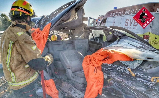 Heridos dos jóvenes de 19 y 27 años en un accidente de tráfico en la A-7 en Castalla