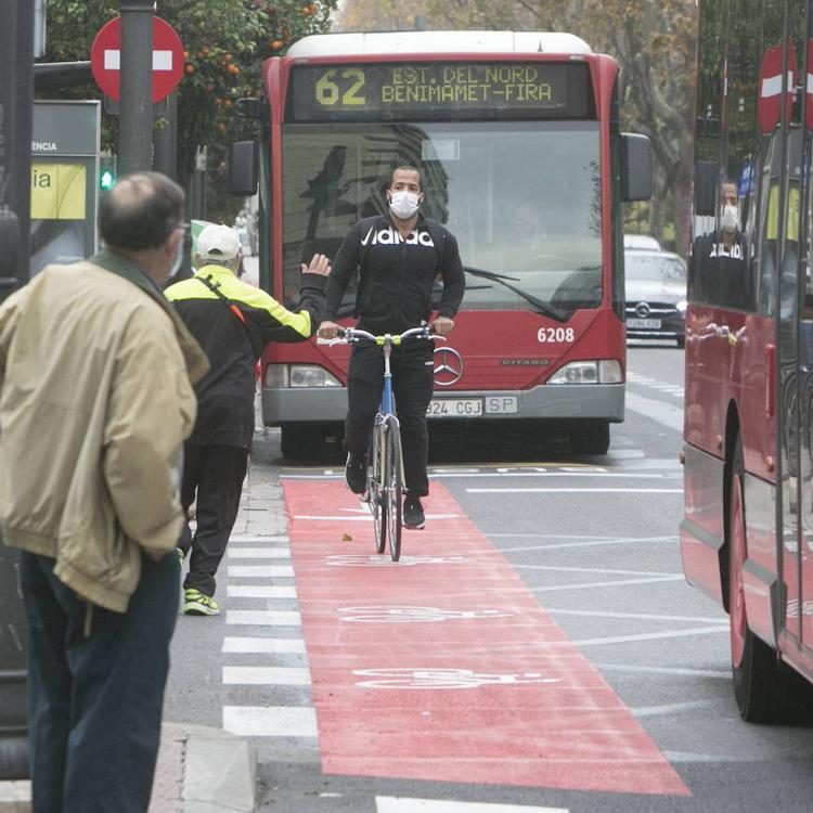 València en Bici también critica el carril bici de las grandes vías