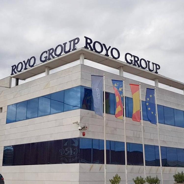 Roca compra la valenciana Royo para liderar la producción de mueble de baño