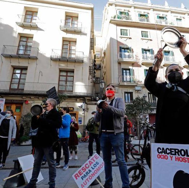 Cacerolas contra la ruina ante el Palau