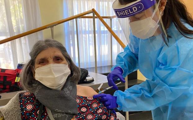 Los profesionales temen un caos para vacunar a 260.000 ancianos desde marzo