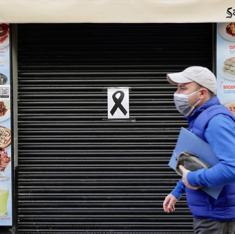 Ni desayunos ni almuerzos: Valencia se queda sin terrazas