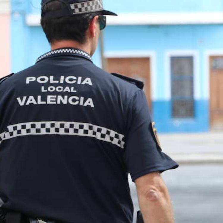 La Policía denuncia al primer bar en Valencia tras la entrada en vigor del decreto de cierre