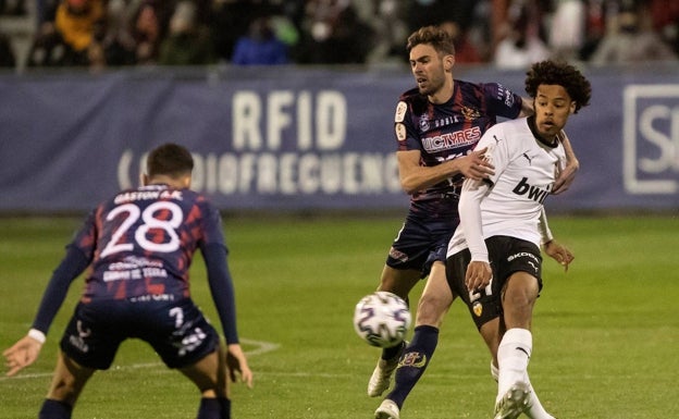 Marcelino se cruza en el sueño del Alcoyano