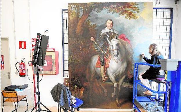 Cultura tarda dos años en iniciar el trámite para dotar de restauradores al Bellas Artes