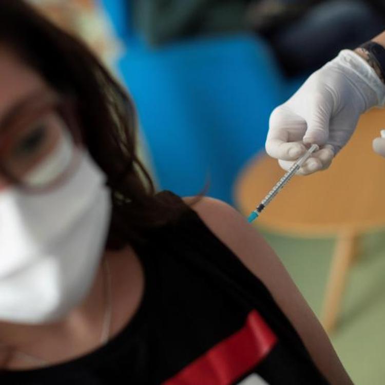Sanidad prohíbe priorizar a los gestores hospitalarios y cargos sanitarios en la vacunación