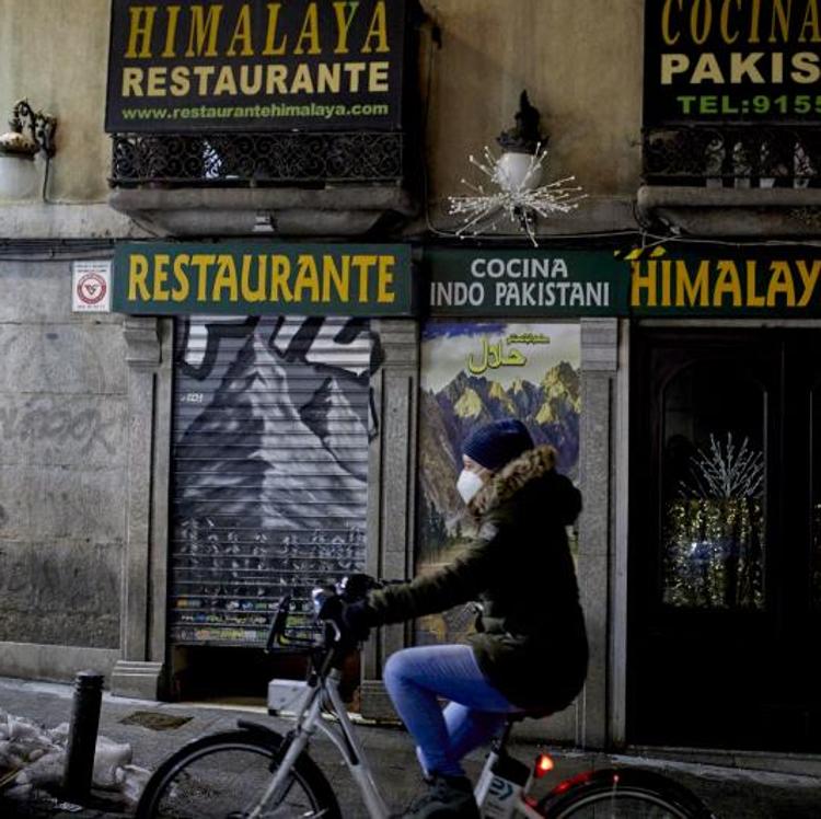 Madrid prohíbe todas las reuniones de no convivientes en domicilios