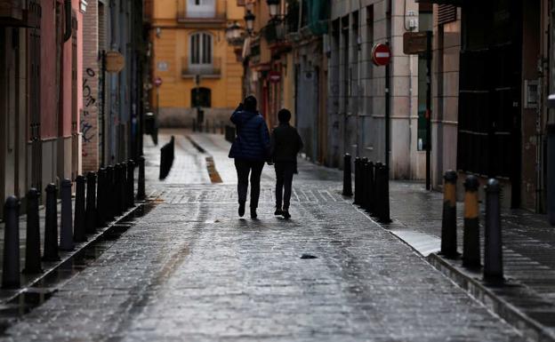 El Consell endurece las medidas y encierra a la mitad de la población