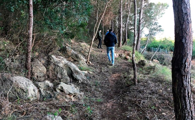 Tavernes limpia la senda del Clot de la Font y Marinyén para prevenir incendios forestales