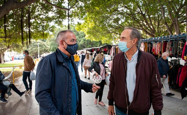 Ferran Martínez Mendoza en una visita a un mercado de Gandia. /Jordi Esteva