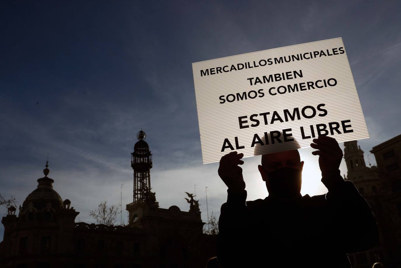 Protesta de los vendedores de los mercadillos en Valencia