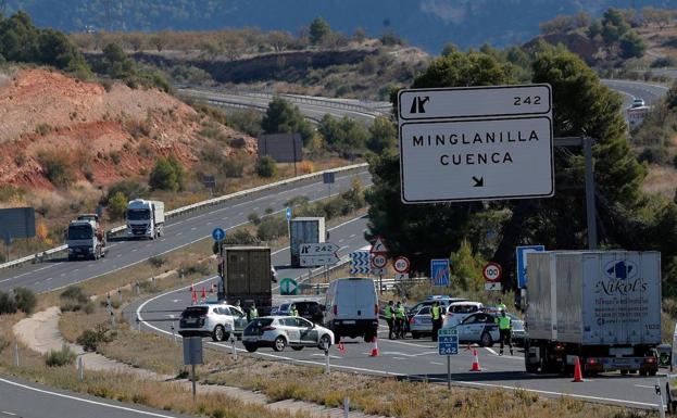 El éxodo masivo de coches atasca las salidas de Valencia