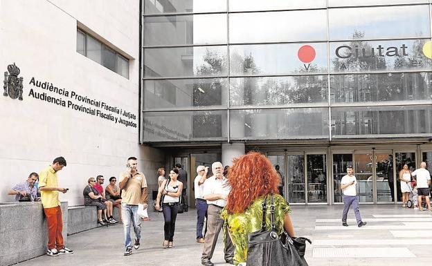 Cinco años de cárcel por abusar sexualmente de la hija menor de una compañera de trabajo en Valencia