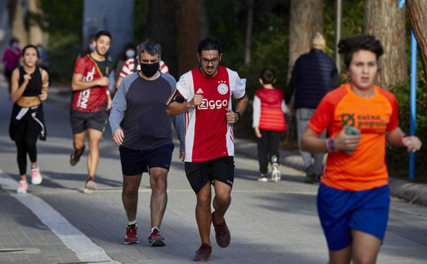 El uso de la mascarilla, obligatorio para hacer deporte y pasear por la costa de la Comunitat Valenciana