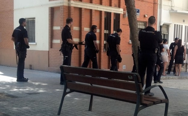 La Policía interviene armas y drogas a una banda de traficantes en la Fuensanta