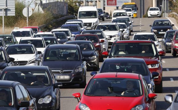 Traffic jam in Valencia before the perimeter closure. 