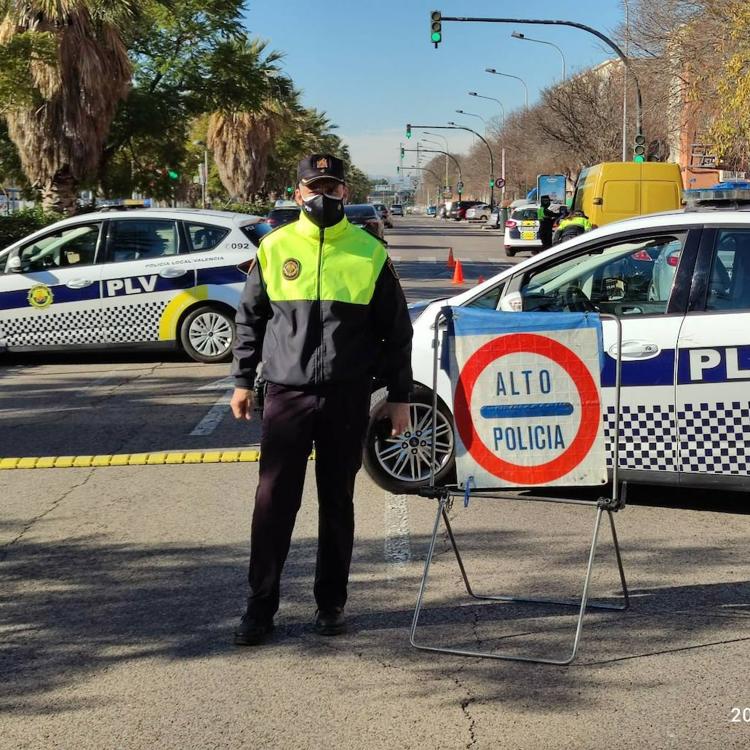 350 policías locales participan en el cierre de Valencia