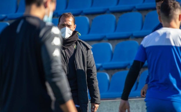 Esteve debuta en el banquillo del Hércules sin tiempo que perder ante el Valencia Mestalla