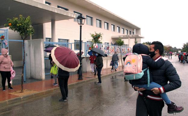 Educación sólo ha gastado uno de cada diez euros prometidos para obras en los colegios