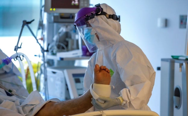 La presión en los hospitales de la Comunitat crece con 163 ingresados más en un día