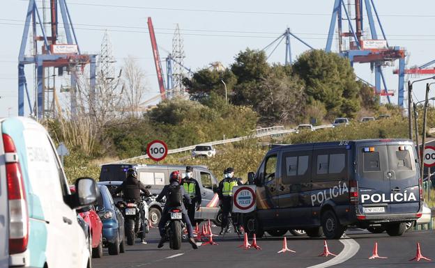 Los trucos que descubre la policía para saltarse el cierre perimetral