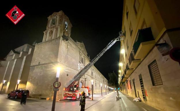 Aemet activa el aviso naranja por fuertes rachas de viento que provoca el vuelco de varios camiones en la Comunitat Valenciana