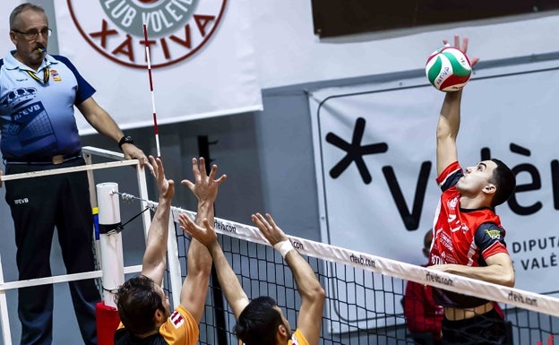 Cara y cruz para los equipos del Xàtiva voleibol tras mes y medio sin competición