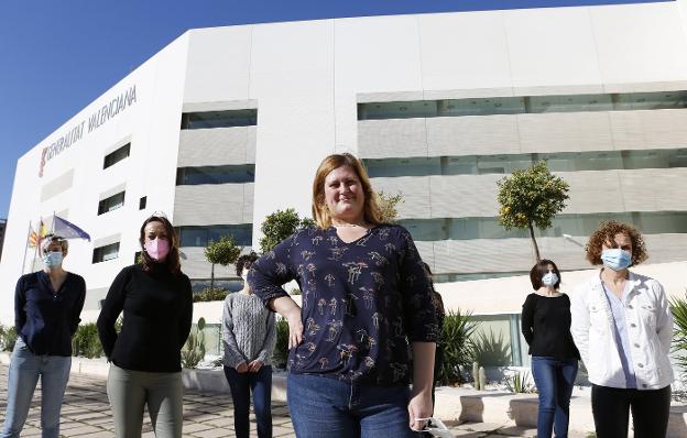 Científicas mileuristas y con contratos precarios investigan las cepas del Covid