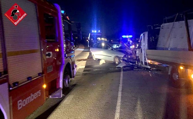 Herida una mujer en un accidente entre un coche y un camión en Monforte del Cid