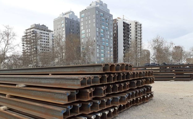 Llegan los primeros carriles para el tramo subterráneo de la línea 10 de metro