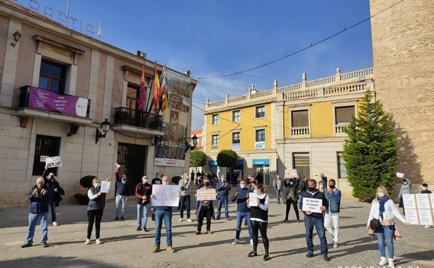 Vendedores del mercado ambulante de Silla protestan tras tres semanas sin poder montar