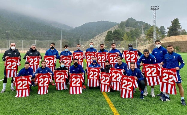 Raúl García envía 20 camisetas al Alcoyano