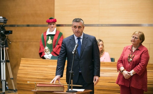 El PP guarda silencio sobre su diputado procesado por violencia de género un día después de pedir el cese de Rodríguez