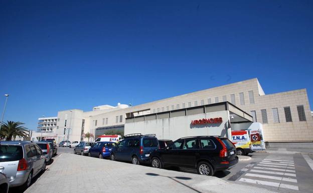 Herido por arma blanca un joven tras una pelea en la terraza de una vivienda en Alzira