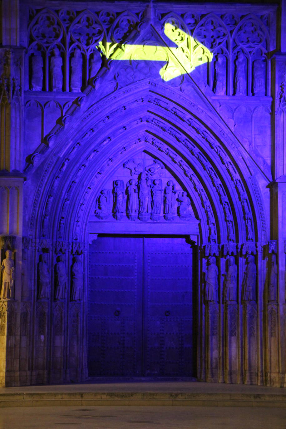 Flecha amarilla en la Catedral de Valencia